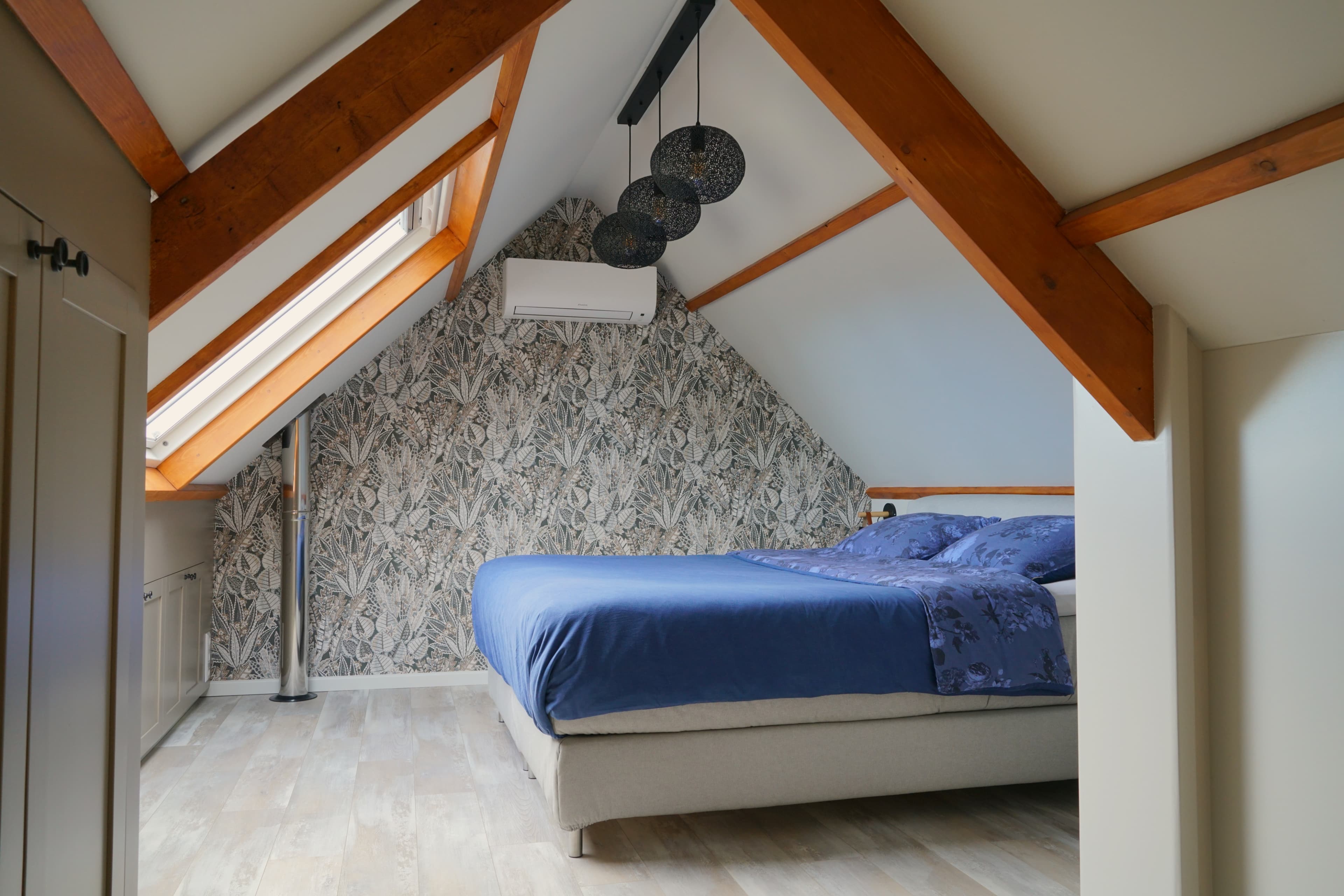 Overloop met uitzicht in B&B De Oude Waterlinie