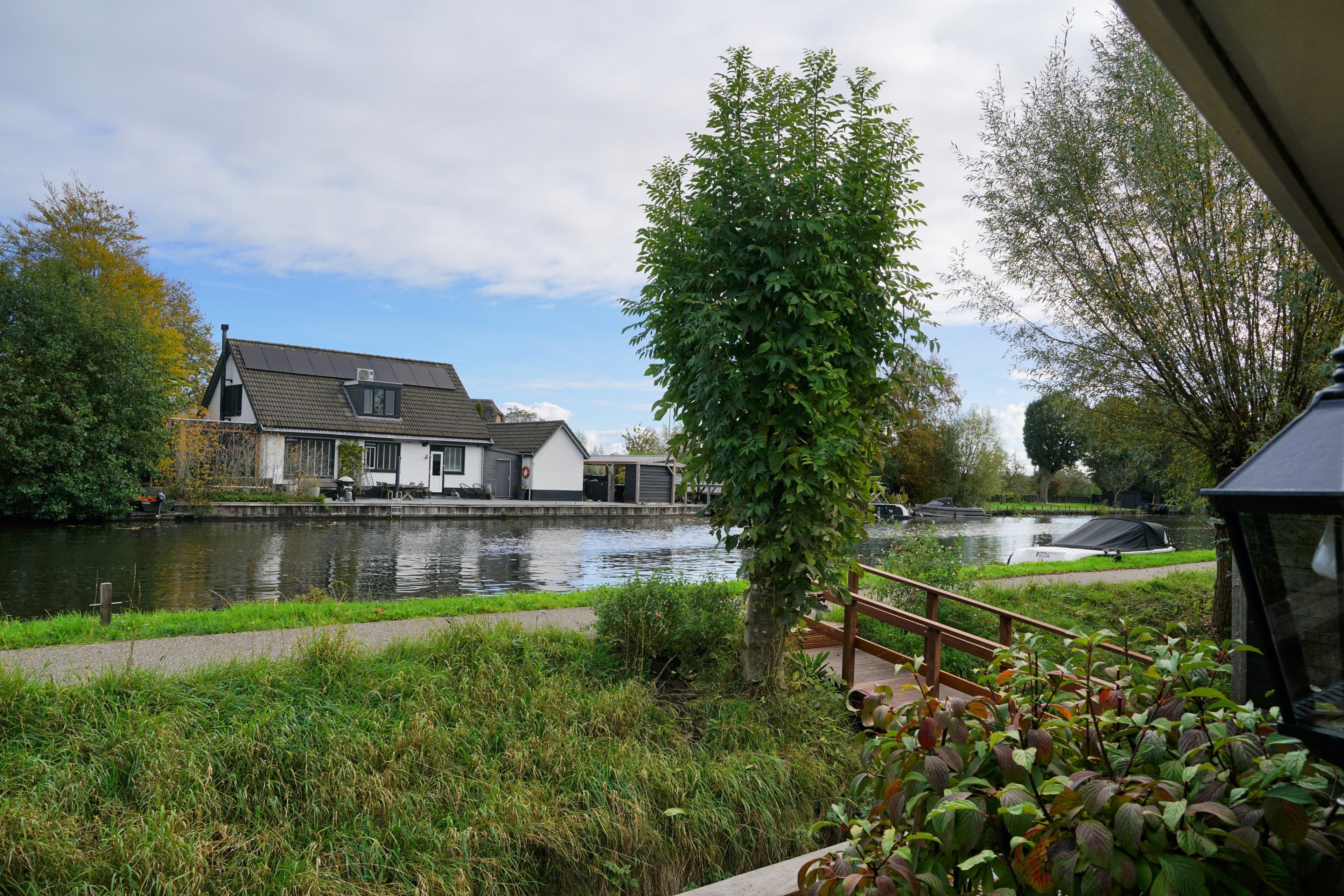 Uitzicht over de Oude Rijn vanaf B&B De Oude Waterlinie